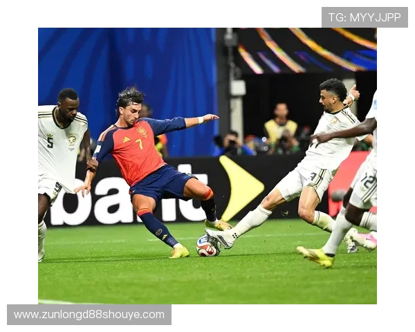 世界杯西班牙VS沙特战术分析：双方教练战术布置、比赛策略及关键战术执行分析